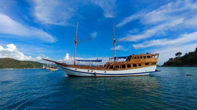 Segini Harga Sewa Kapal Phinisi di Labuan Bajo